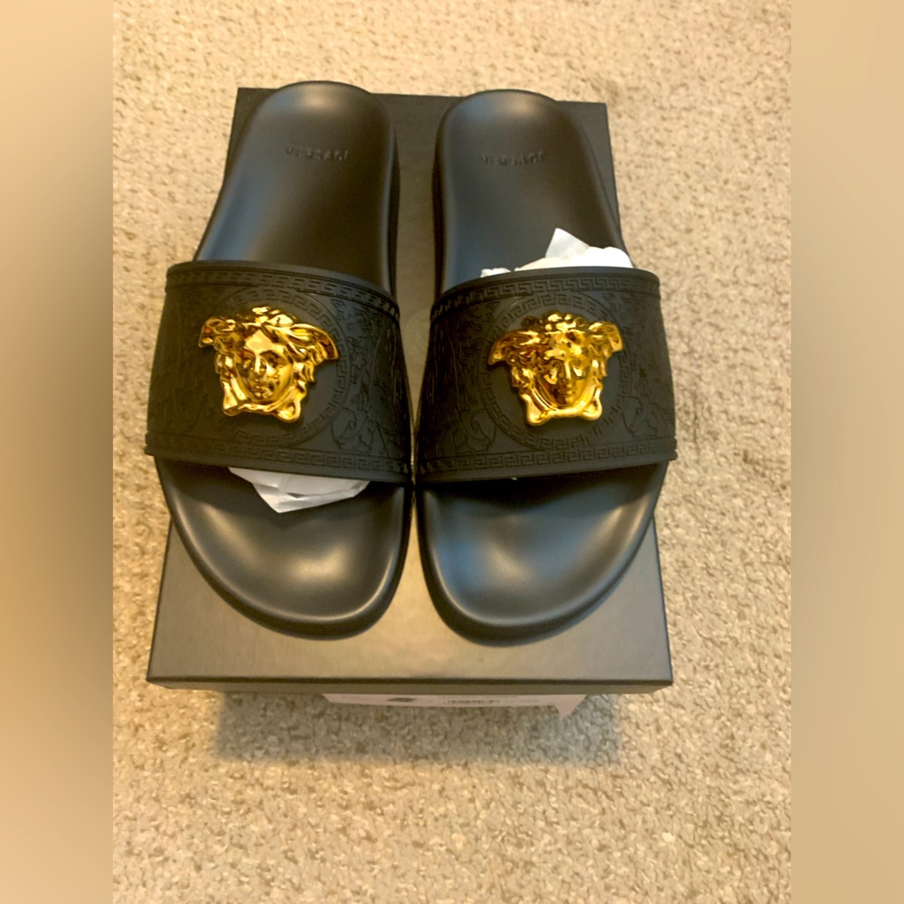 Versace La Medusa Pool Slides with Gold Medusa ❤️ only worn twice